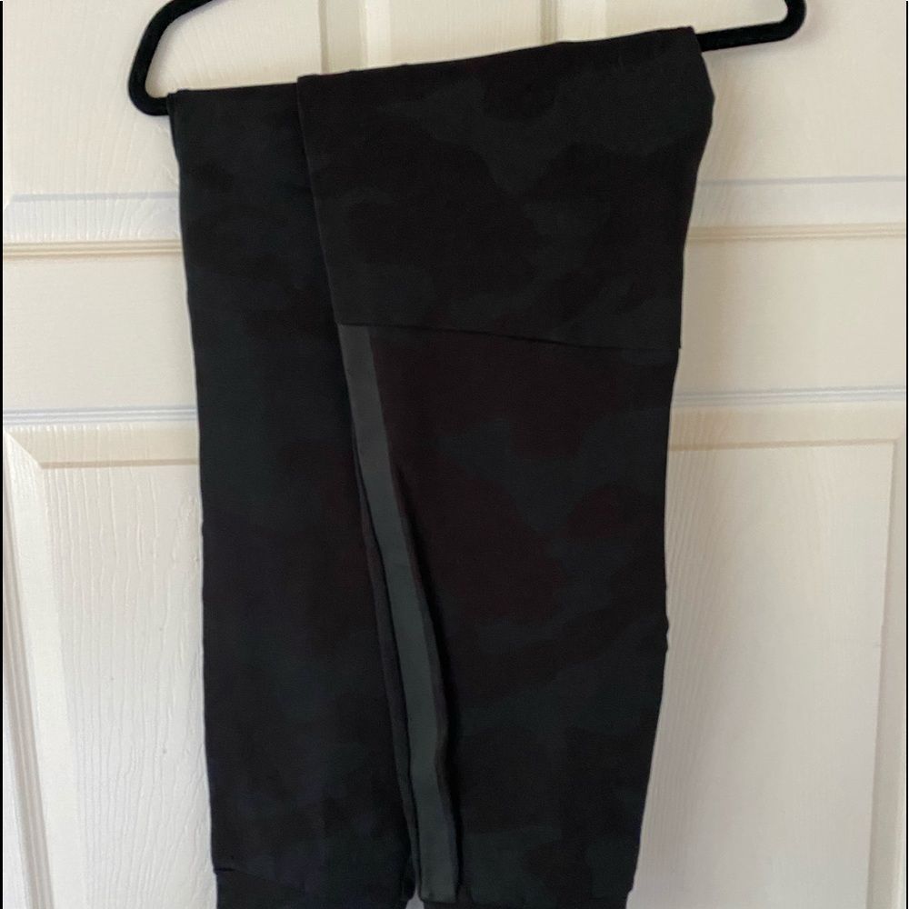 MENS  Express dark camo joggers